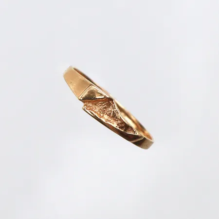 Ring Stl:17¾, bredd: 1,9-4,6mm, Guldfynd, 18K Vikt: 1,4 g