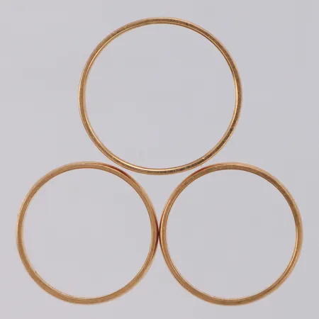 3 Ringar, graverade, 18K  Vikt: 6,7 g