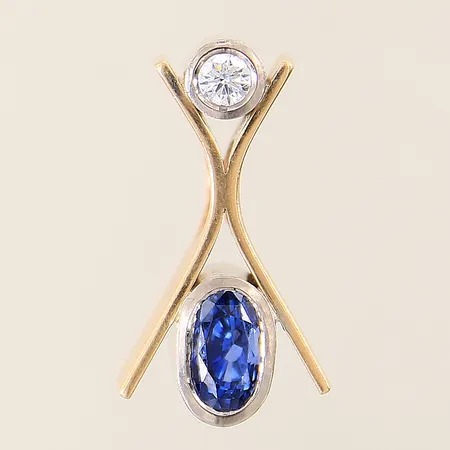Hänge troligen syntetisk safir samt diamant ca 0,20ct 26,6-14,8mm, tvåfärgad, ostämplat 18K Vikt: 12 g