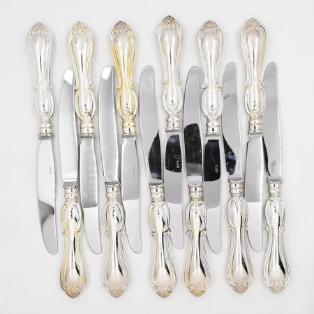 12 Bordsknivar modell Olga längd 21cm stålblad silver 830/1000 Vikt: 920 g