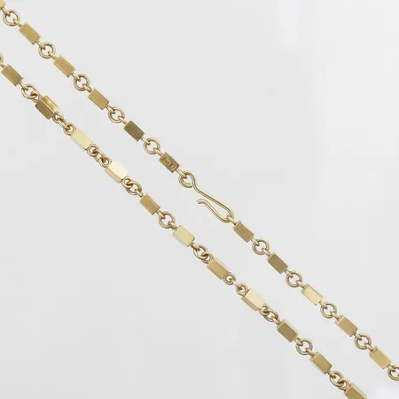 Collier Wiwen Nilsson stavkedja, längd 42cm, bredd 3-4mm, längd på stavarna 5mm, tillverkad i Lund år 1975, 18K Vikt: 32,2 g