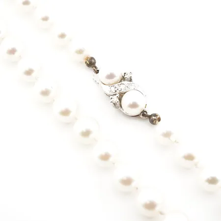 Pärlcollier m 18k vitgulds lås m diamanter, 49cm, Ø7mm, bredd lås 9mm, 18k Vikt: 30 g
