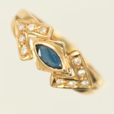 Ring med blå och vita stenar stl 18¼, bredd 2-8mm, 14K, 2,8g 