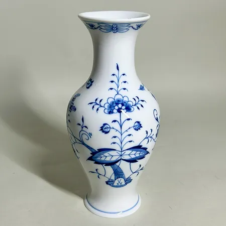 Vas Meissen lökmönster höjd 23cm Skickas med postpaket.
