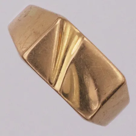 Klackring GHA stl:19½, bredd 3,5-9,2mm, repig, något skev, 18K Vikt: 3,7g Vikt: 3,7 g