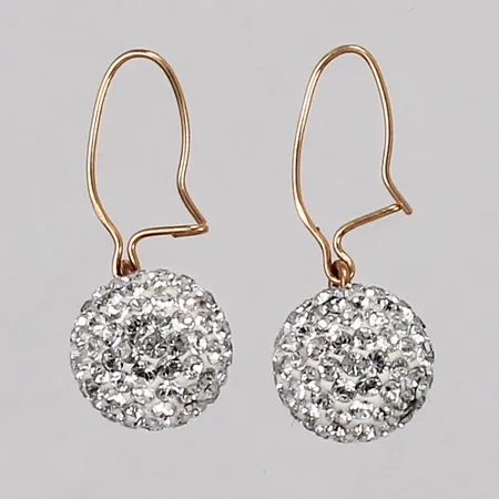 Ett par örhängen med vita stenar längd: ca 2cm Ø: ca 10mm 18K Vikt: 2,3 g