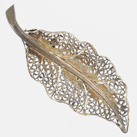 Brosch löv filigranarbete längd 43mm, bredd 17mm, silver 830/1000 Vikt: 2,6 g