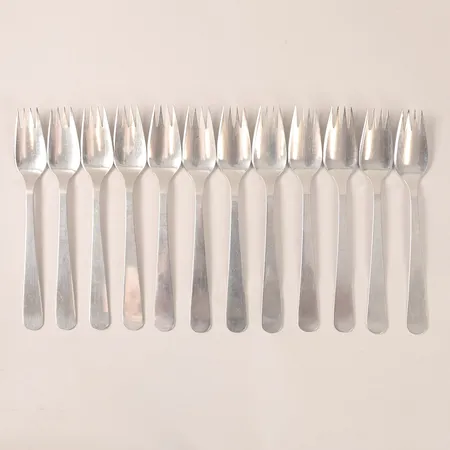 Tolv gafflar Wiwen Nilsson längd 27cm, Lund år 1949, gravyr B-P, silver 830/1000 Vikt: 493,5 g