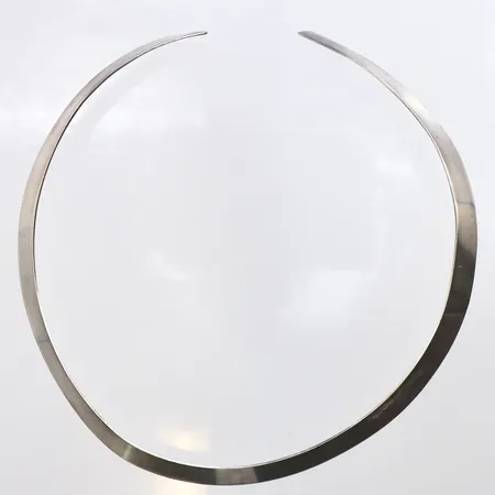 Stelt collier, öppen modell, innermått: ca.11,5x12,5cm, bredd: 10mm, ojämn form, Guldfynd, 925/1000 silver Vikt: 25,3 g