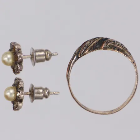Örhängen ring, stenar saknas, snurrebussar oädel metall, silver Vikt: 4,2 g