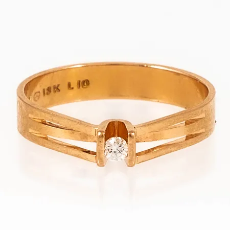 Ring Guldfynd med en briljantslipad diamant 0,04ct stl:16 bredd 3,5mm, 18K 1,9g. 