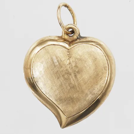 Hänge hjärta med delvis matterad dekor, ihåligt, längd 28mm, bredd 20mm, 14K Vikt: 2,9 g