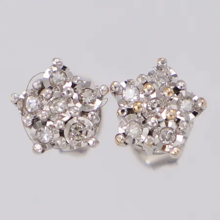 Örhängen med diamanter 12 x ca 0,005ct 8/8-slipade, bredd 6,8mm, vitguld, 18K  Vikt: 1,6 g