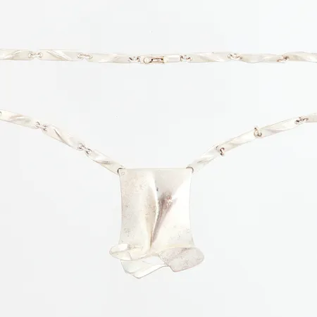 Collier Lapponia av Björn Weckström 45cm, kedja: 4mm, hänge: 40x35mm, silver 925/1000 Vikt: 50,3 g