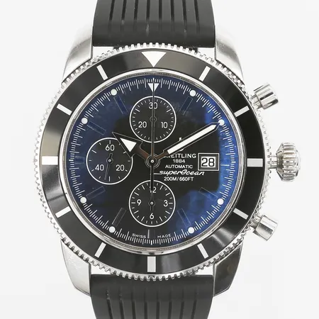 Herrur Breitling Superocean Heritage Chronograph, stål, automatisk, 46mm, refnr A13320, snr 2458727, kronograf, datum, svart gummilänk, repor på viklås i stål, kvitto från Luxury Watches 2025-05-13, inga övriga tillbehör