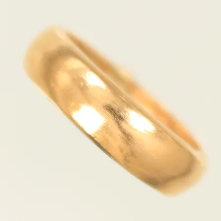 Slät ring stl 16½, bredd 5mm, skadad yta, repig, 21K, 2,3g Vikt: 2,3 g