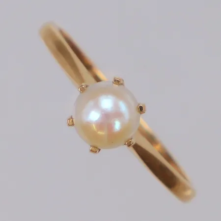 Ring med pärla stl:19½, bredd 7m, 18K Vikt: 3,1 g