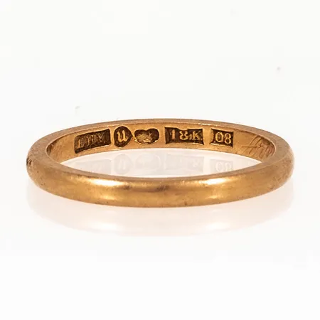 Ring slät stl:18 bredd 2,2mm höjd 1,6mm, gravyr, 18K 2,9g.