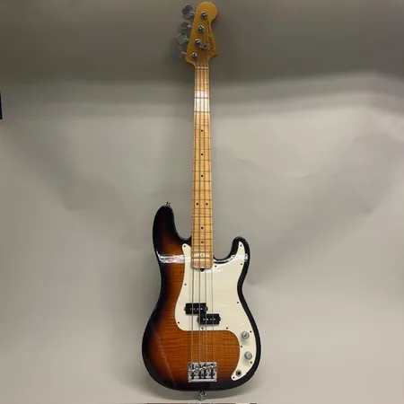 Elbas Fender Precision Bass USA Select, Corona California, sunburst, serienummer US12 141835 ca år 2012-2013, sunburst, lätta märken, manual, axelrem, hårt originalfodral Skickas med postpaket.