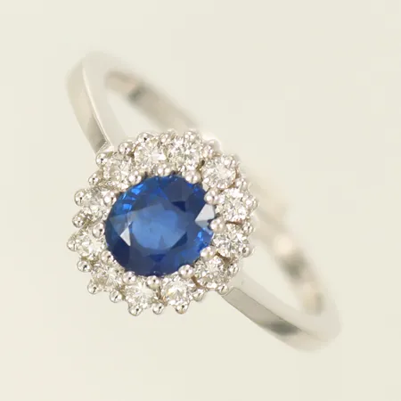 Ring vitguld med 12 diamanter ca 0,02ct/st och blå sten troligen safir stl ca 18 18K 3,8g Vikt: 3,8 g