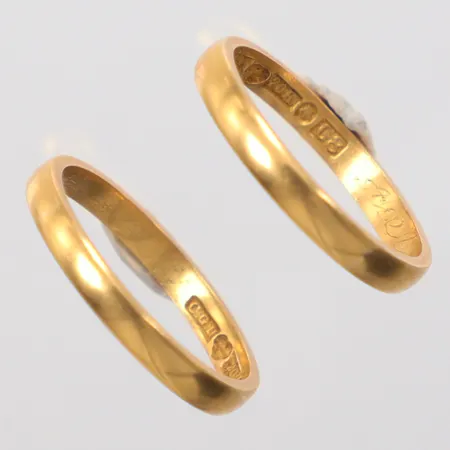 2 ringar släta gravyr stl; 19½ 20k Vikt: 7,7 g