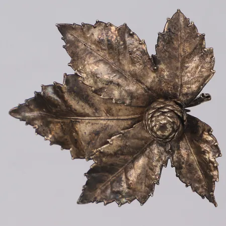Brosch Flora Danica Eggert Danmark, längd 36,5mm, bredd 46,7mm, defekt låsanordning, silver 925/1000  Vikt: 7,9 g