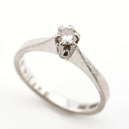 Ring m diamant 0,15ct enligt gravyr uppskattningsvis W SI, vitguld, stl 16½(51), 18k, gravyr Vikt: 2,7 g
