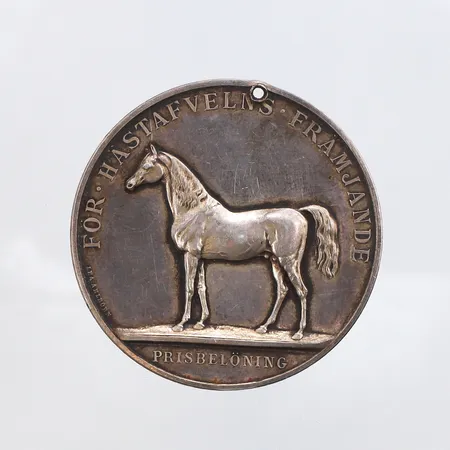Plakett "För Hästafvelns Främjande" Gustaf V Sveriges Götes och Vendes Konung Ø43mm silver 830/1000 Vikt: 40,1 g