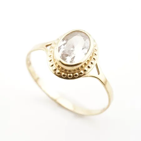 Ring m vit sten, stl 18½(57), bredd 11mm, 18k Vikt: 1,4 g