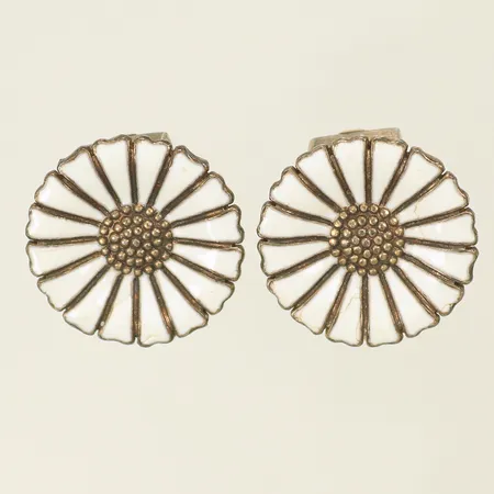 Ett par örhängen Daisy Georg Jensen, design Anton Michelsen, Ø17mm, små skador på emaljen, förgyllt silver 925/1000-delar 6,2g