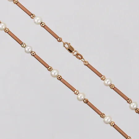 Collier med odlade pärlor GHA Ø: ca 5-5,3mm längd: ca 42cm bredd: ca 2mm 18K Vikt: 11,8 g