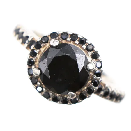 Ring med svarta stenar Stl:16, bredd: 2,2-11,3mm, Guldfynd, 925/1000 silver Vikt: 4,1 g