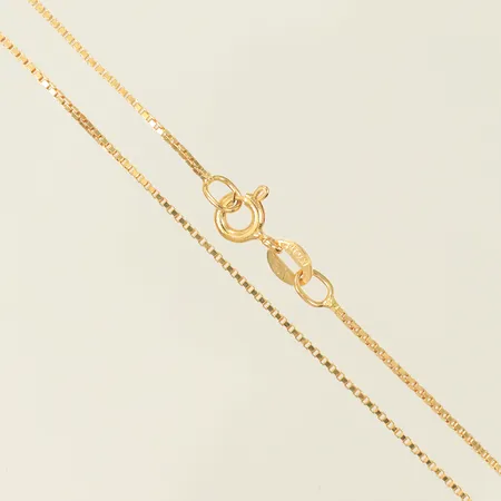 Halskedja Venezia längd 62,5cm, bredd 1mm, vridna länkdelar, 18K, 3,3g Vikt: 3,3 g