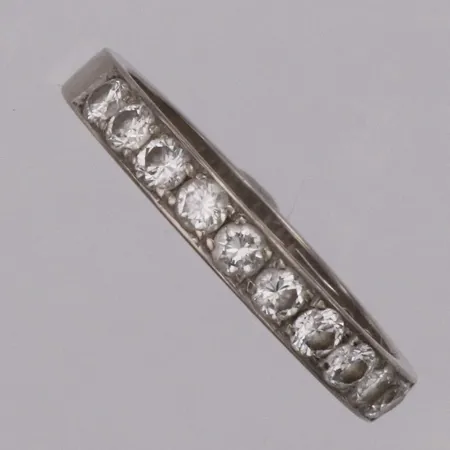 Alliansring med diamanter stl:17½, diamanter 10st 0,57ctv enligt gravyr, bredd 2,9mm, vitguld, personlig gravyr, svenska stämplar, 18K Vikt: 3,0g Vikt: 3 g