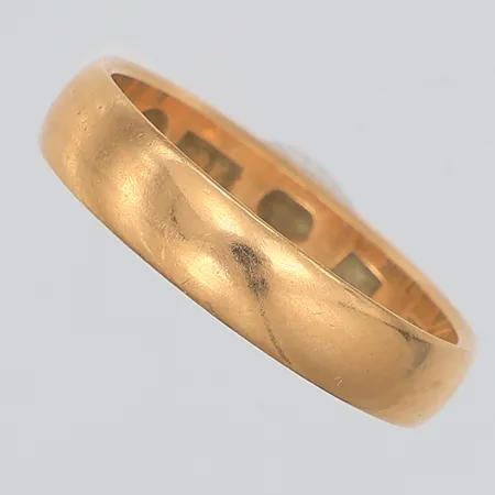 Ring slät stl:16 gravyr 18K Vikt: 2,8 g