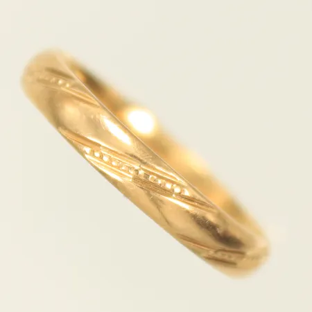 Ring med mönster stl 19, bredd 3,5mm, gravyr, 18K, 3,2g Vikt: 3,2 g