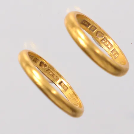  2 ringar släta  gravyr 23k  Vikt: 10,1 g