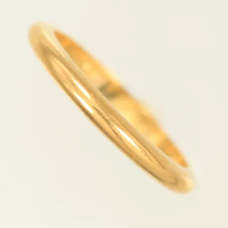 Slät ring stl 21½, bredd 3mm, höjd 2,5mm, gravyr, 20K, 6,6g Vikt: 6,6 g
