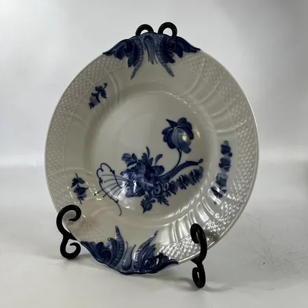 Serveringsfat Blå Blomster, Royal Copenhagen modell 1864, Ø25,5cm, porslin Skickas med paket.