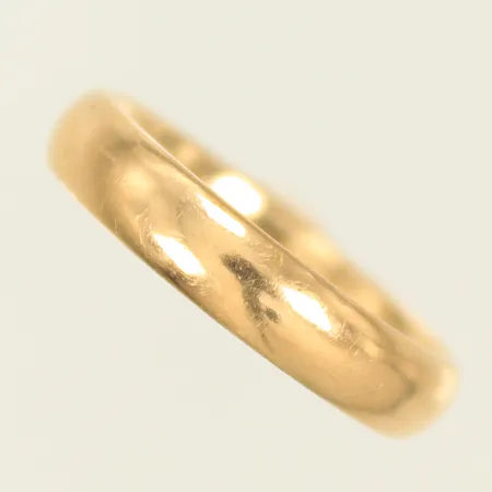 Slät ring stl 17¼, bredd 4mm, gravyr, bruksslitage, 18K, 4,3g Vikt: 4,3 g