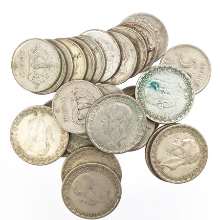 Mynt 20st 50-öre präglade mellan åren 1943 till 1955, 8st 1-krona präglade mellan åren 1946 till 1950, 400/1000 silver Vikt: 151,2 g