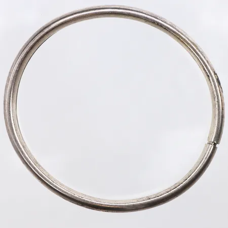 Stelt armband, innermått: 62x56mm, bredd: 8,3mm, 830/1000 silver. Vikt: 14,5 g