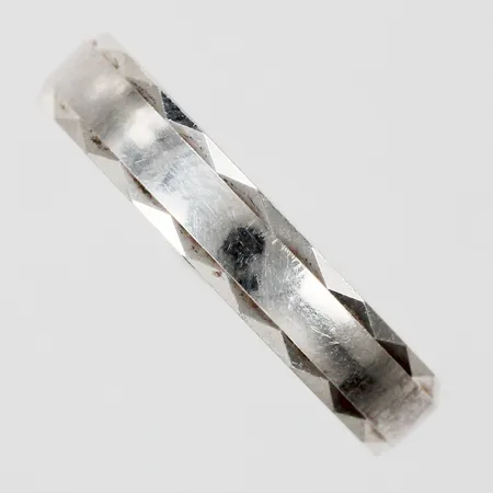 Ring mönstrad stl: 17¾ bredd: ca 4mm silver 925/1000 Vikt: 2,7 g