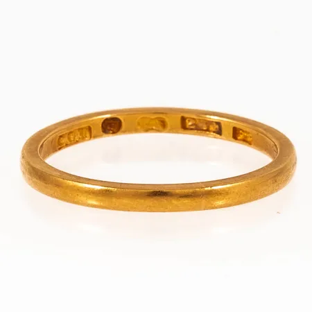 Ring slät stl:17 bredd 1,8mm, höjd 1,5mm, gravyr, 23K 2,6g. 