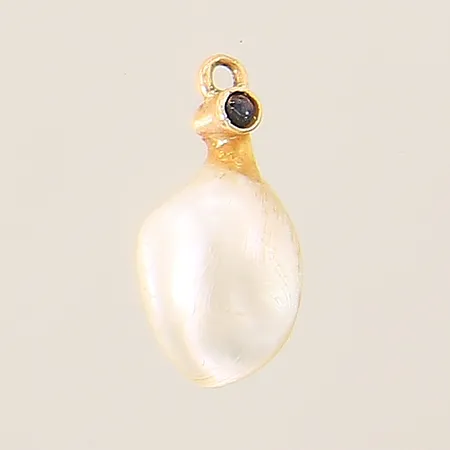 Berlock med odla pärla 11x6mm 18K Vikt: 0,4 g