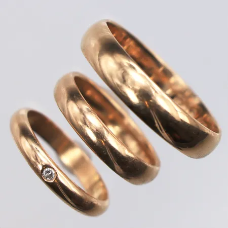 Tre ringar med gravyr, Stl: 15¼-20, 18K Vikt: 10,3 g