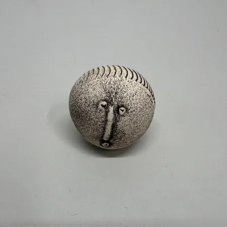 Figurin Bengt Berglund Gustavsberg, höjd ca 4cm, bredd ca 5cm, monogrammärkt, stengods Skickas med postpaket.