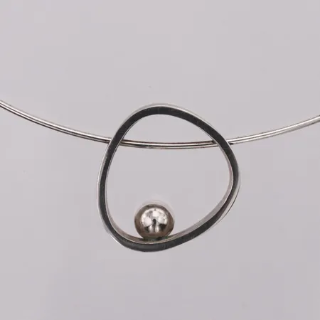 Collier med hänge, stelt, öppningsbart, Marie Ingemansson, 925/1000 silver Vikt: 14,6g Vikt: 14,6 g