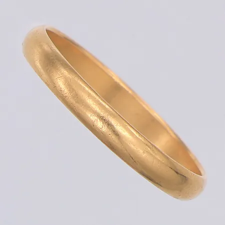 Ring slät stl:19¾ gravyr 18K Vikt: 2,7 g