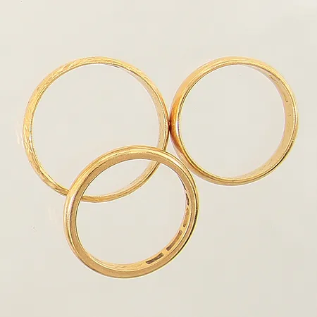 Ringar tre stycken gravyrer repor 23K  Vikt: 17,5 g